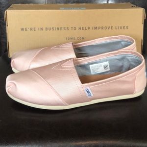 TOMS Classic Petal Grosgrain women size 7.5